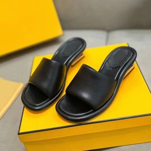 Summer Flat Slippers Women Sandals Designers Platform Slides Shoes Novely Sandal Scuffs Soft Leather Shoe Womens Tlipperbeach tofflor