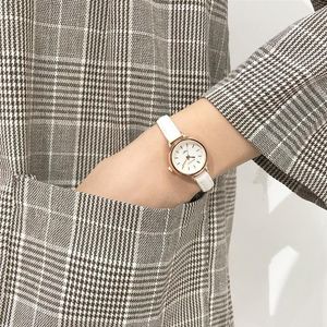 Armbanduhren Damenmode Uhr Damen Einfache Skala Design Weibliche Quarzuhr Frauen Kleid Armbanduhr Pu Lederband Stunden