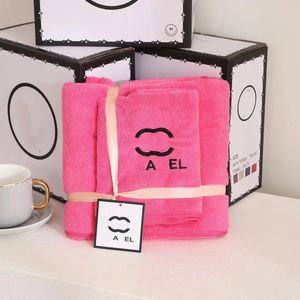 Lüks Tasarımcı Banyo Havlu Set Mektubu Çok renkli Moda Yurt Duş Emici ve Hızlı Kurutma Plaj Havlusu Hediye Kutusu ile