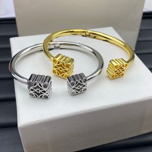 Nytt modeanagram emaljfärg hängande örhängen asymmetriska kvinnor retro halsband rosguld fulla diamanter örhänge hoop dam brosch designer smycken lw-10b02