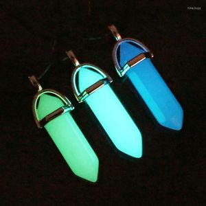 Colares pendentes luminosos fluorescentes gem natura gem quartzo hexagonal pendulum colar masculino feminino feminino no charme de charme escuro