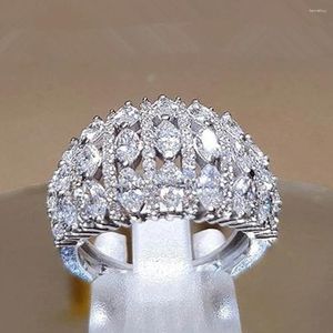 Anéis de casamento 2023 brilhante nupcial para festa de cerimônia completa pavimentada brilhante cz pedra prata cor moda jóias de luxo mulheres