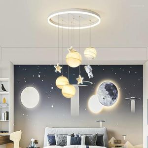Żyrandole astronauta lekka LED Dekorowanie pokoju dziecięcego nowoczesna kreskówka kreatywna dziewczyna sypialnia dziecięca żyrandol szklana planeta