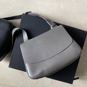 Bolsa mensageiro personalizada de marca de nicho, bolsa de ombro para axilas, estilo durável, qualidade superior clássica 1:110A designer tiro real, fabricante de alta qualidade Couro de primeira camada