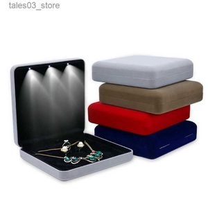 Jewelry Boxes 18x18x4.4cm Velvet LED Jewelry Box Necklace Earring Ring Gift Box Set Display Storage Case Q231109