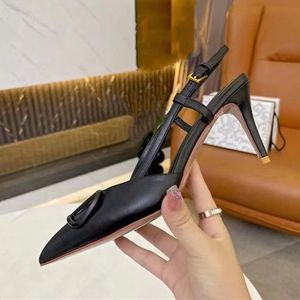 Yüksek Topuklu Elbise Ayakkabı Sandalet Lüks Pompalar Podyum Ayakkabı Tasarımcısı Kadın Sivri Burun Seksi Stiletto Deri İşyeri İş Kıyafeti Ziyafet 8Cm 35-42 Beden