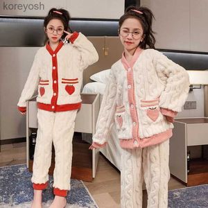 Pajamas 2023 Korea Winter Children Girl 2pcs Warm Pajamas Junior Girl Strberry Pocket Tops Kids Plus Velvet Trousers Girl 2pcs SuitL231109