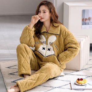 Damska odzież sutowa koralowa aksamitna bawełniana bawełniana piżama kobiety zimą z trzema warstwami grubej pluszowej izolacji Flannel Home Clothing Cute Zestaw