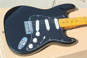 カスタムショップデビッドギルモアブラックエレキギター3プライピックガードメープルフィンガーボードトレモロブリッジワミーバー標準チューナー