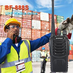Walkie Talkie 1/2PCS BF-888S RAVO DE 5KM RANGE sem fio Walkie-talkie UHF Handheld Radio de Ham Bidirecional 400-470MHz (Carga da mesa BF888)