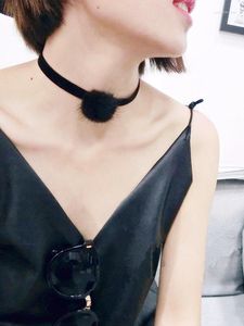 Choker European och amerikansk mode Simple Korean Velvet Mink Hair Ball Sexig klavikelkedja Kort halsband