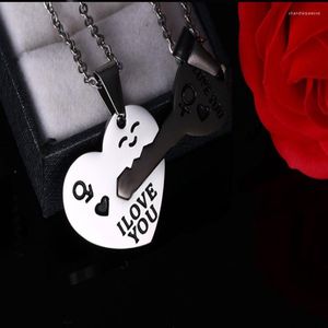 Catene 2023 Materiale in acciaio inossidabile di moda Love Key Heart Collana con pendente a due pezzi adatta per accessori per coppie