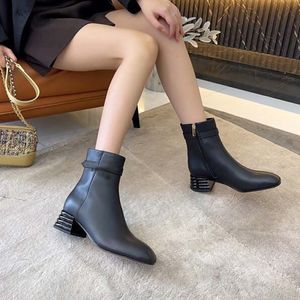 2023 Designer-Stiefel, Stiefel, neue Martin-Wedges, britische Passform, Schornsteinstiefel, nackte Stiefel, stilvolle, multifunktionale, langärmelige Damenstiefel