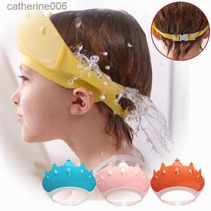 Dusch Caps Nya barn Vattentät Shampo Cap Crown Baby Shower Cap Justerbar storlek Tecknad bad Visor Spädbarnshår Sköld EAR ProtectionL231110