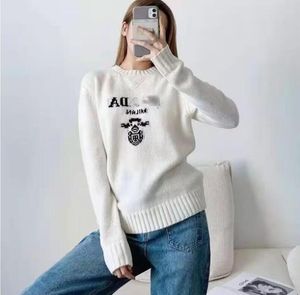 24SS Kış Yeni Kadın Külot Örme Beyaz Sweaters Desinger Kadın Moda Cchristmas Yuvarlak Boyun Şık Basılı Mektuplar Fanil