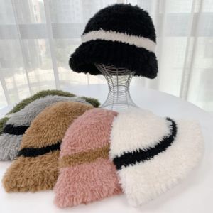 Berretti invernali caldi Cappelli cappelli lavorati a maglia di peluche Cappello da donna per ragazza Cappello da pescatore Sport all'aria aperta Cappucci di protezione per le orecchie Accessori moda