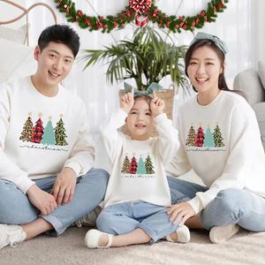 Familie passende Outfits Weihnachtsbaum Sweatshirt Mutter Vater Tochter Sohn Pullover Weihnachten Jersey Frauen Paar Kinder Baby Pullover 231109