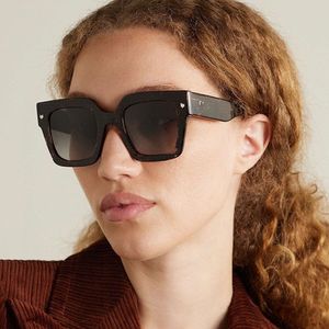 Oversize Roma Sunglasses Roma on the Sides Temples Visible Metal Core with Laser Etched FF Fashion Designer Oversized Square Glasses