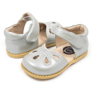 Primeiros caminhantes Livie Luca Brand Patel Summer Summer Filds 'Flower Shoes Infantil Bottom Baby Sandals Girls Firls 230410