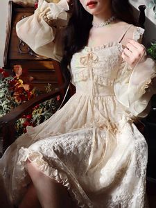 Çalışma Elbiseleri 2023 Yaz Fransızca Zarif Vintage Strap Elbise Partisi Prenses Katı Dantel Midi Puf Sleep Hardigan Kadın 2 Parça Set