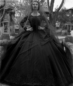 Vestido de noiva gótico preto vintage com véu de mangas compridas Apliques de renda de pérolas de pérolas de miçangas Tribunal de vestidos de noiva PLUS TAMANHO TULLE VESTIDO DE NOVIA