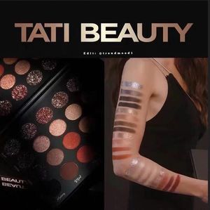 Tati Beauty Eyeshadow Powder Christmas Gifts 24 Color Shimmer Matte Glitter varaktiga texturerade ögonskuggpalett Julklappar