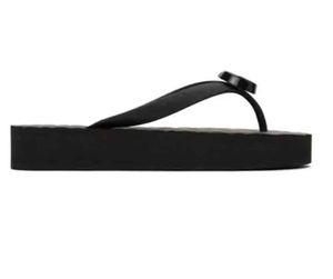 22S Yaz Seblemi Tasarımları Kadınlar Chevron G-Thong Sandal Ayakkabıları Kadınlar Plaj Slip Slaytlarda Lüks Tasarımcı Flip Flops Sandalias 35-42