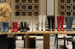 العلامة التجارية ذات الجودة العالية للعلامة التجارية الدنيم برشام بوكيل برشام معدني راشدة عالية أحذية عالية جديدة الكعب عالي الجانبي أحذية الكاحل دراجة نارية طويلة الحجم كبير الحجم 34-43 الكعب العالي للسيدات