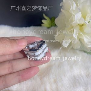Chan Ultra Pierścienie biały ceramiczny zespół Nowy w luksusowych kolczykach biżuterii dla damskiej wisiorka K ZŁOTA Naszyjnik z grawerowanymi perwerami