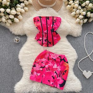 Vestidos de trabalho femininos 2 peças conjunto sexy floral impresso sem alças sem mangas magro colheita superior e cintura elástica mini bodycon saia ternos