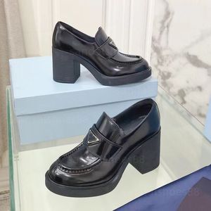 Loafer mit Plateauabsatz, Schuhe für Damen, Designer-Loafer mit hohem Absatz, weich gepolstertes Nappaleder, Chunky Loafer, schokoladenfarbene Pantoletten aus gebürstetem Leder, Monolith-Loafer für Damen