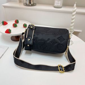 Marka 23SS Günü Paketleri Moda Zarf Çantası Kadınlar Günlük Büyük Kapasite Elde Çanta Çok yönlü mizaç zinciri Crossbody Crossbody Küçük Çanta