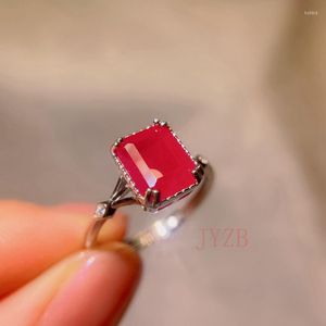 Pierścienie klastra Naturalne Birma Square Cut Ruby Pierścień 925 srebrny prosty lekki luksus 7x9 mm