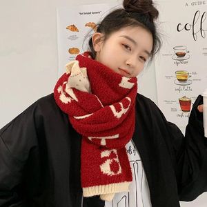 Halsdukar 2023 vinterkvinnor bokstav halsduk flickor förtjockade retro sjalar dubbelsidiga japanska koreanska studenter med blandad färg style varm söt