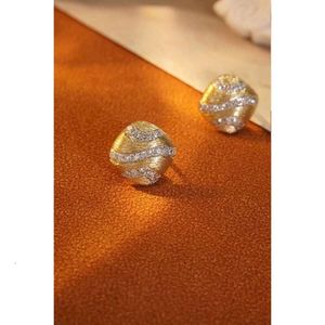 Xiy Prezzo all'ingrosso Au750 Dichiarazione Gioielli di moda Orecchini a bottone unici in oro reale da 0,24 ct con diamanti naturali per donna