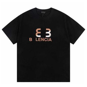 2023 NYA DESIGNER WOMENS T SHIRT High-End Shirt Högkvalitativ sommar Personliga familj Engelska älskare Samma lösa mångsidiga kortärmade T-shirt