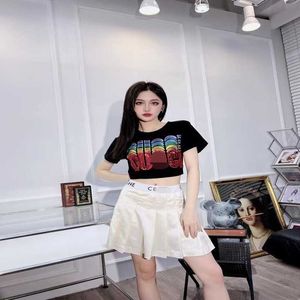 2023 Nya designer Kvinnor T-skjorta avancerad skjorta Family High Quality 2023 Spring/Summer Style Heavy Duty Rainbow Pärlor Double Shadow Round Neck Sleeve T-shirt för kvinnor