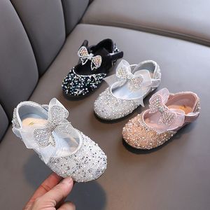 First Walkers Frühlings- und Sommerschuhe für Mädchen Glänzend Mary Jens Schleife Spitze Prinzessinnenschuhe Leichte Einzelschuhe Tanzleistungsschuhe Baby 135R 230410