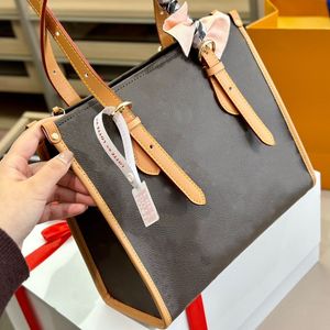 Klasik Çanta Orijinal Cowhide Omuz Çantası Flip Tag Omuz Kayışları Messenger Çanta Marka Tasarımcı Crossbody Bag