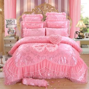 Set di biancheria da letto Luxury Pink Red Princess Wedding Style Set Pizzo Jacquard Seta / Cotone Copripiumino Lenzuolo Copriletto Federe