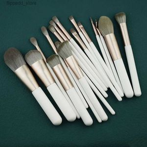 Makeup Brushes AA1018 China Women 18st White Wood Handle Synthetic Hair Beauty Makeup Brushes Set Cosmetics Make Up Tools Q231110