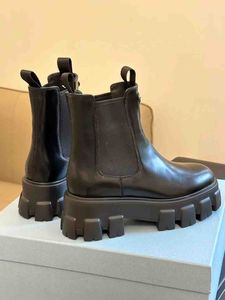 Kadınlar Loafer Üçgen Tasarımcı Siyah Patent Ayakkabı Platformu Giden Monolit Monolit Fırçalanmış Botlar Boot Deri Chelsea Boots Lug Luxury Kama Daireleri Ayakkabı