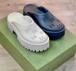 designer tofflor på sandaler trender plattform perforerade hål mjuka gummi glider modet tjocka sul män kvinnor sommar flip flops skjutreglage strandskor