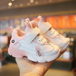 Sneakers storlek 20 31 barn bär resistenta casual sportskor baby anti slip småbarn flickor pojkar barn mjuk botten som kör 231109