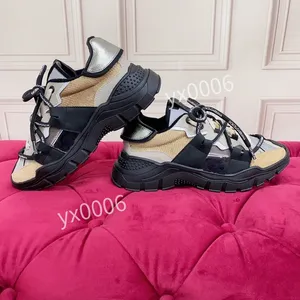 2023top nuove donne mens scarpe casual di marca scarpe da ginnastica primavera alla moda famiglia scarpe casual da corsa nette abbinate ai colori Jindian