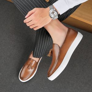 Elbise Ayakkabı İtalya Erkekler Sıradan Ayakkabı Yaz Deri Loafers Ofis Ayakkabıları Mokasinler Süren Erkekler İçin Parti Moda Ayakkabılarında Konforlu Kayma Erkekler 230410