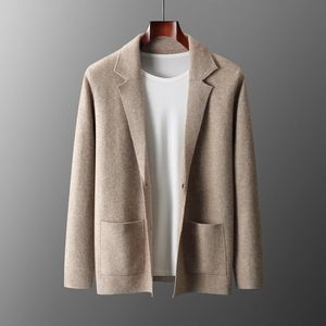 Kvinnors tröjor 100 Merino Wool Men s Suit Collar Sticked Cardigan Autumn Winter Thicked Solid Color Shirt Cashmere Jacket Tröja 231110