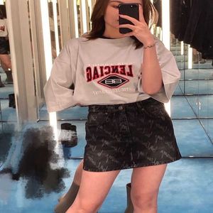 Womens Designer T Shirt Tracksuit High Edition English Letter Brodery Pullover Round Neck Loose Cortile T-Shirt Hylsa