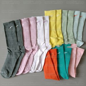 Мужские носки дизайнерские носки средней длины три пары женских носков Macaron дышащие влагоотводящие носки для пар принт NK