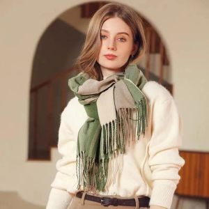 STOR STORLEK KVINNOR Tryckt broderi Scarf European Designer Shawls Autumn Winter Outdoor Travel Letters Scarves